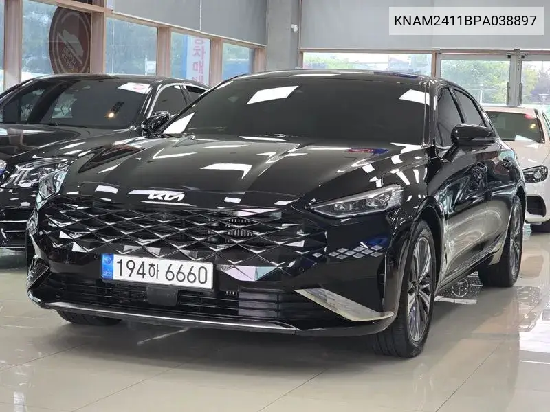 K8 Hybrid Noblesse VIN: KNAM2411BPA038897 Lot: 39622111