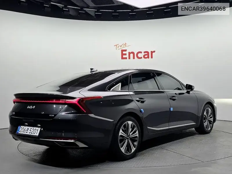K8 Hybrid Signature VIN: ENCAR39640068 Lot: 39640068