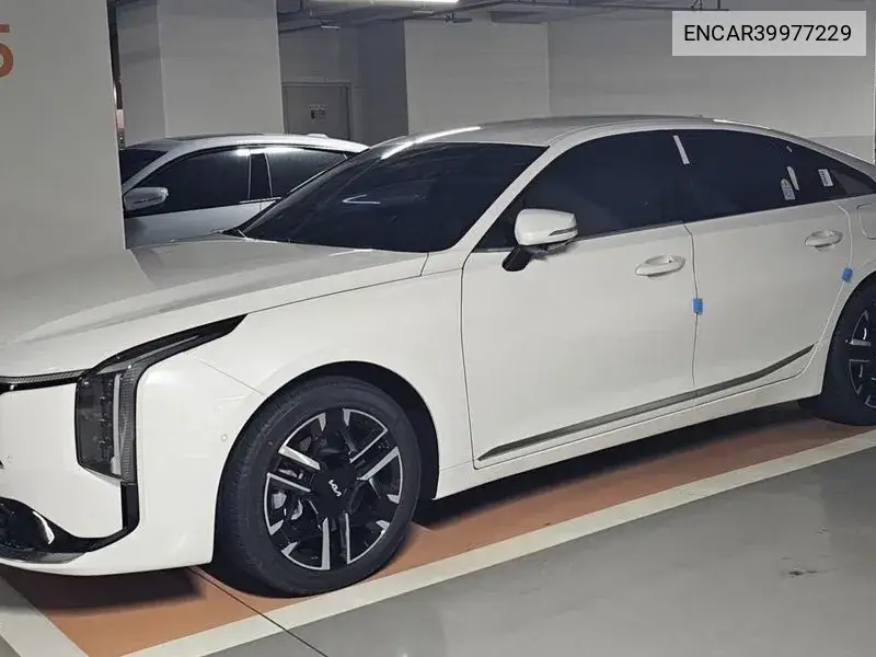 The New K8 Hybrid Noblesse VIN: ENCAR39977229 Lot: 39977229