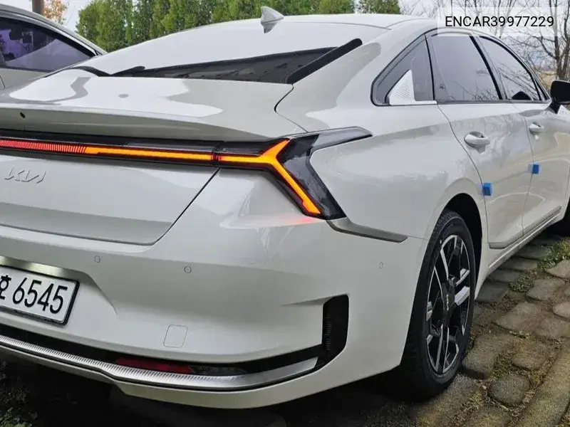The New K8 Hybrid Noblesse VIN: ENCAR39977229 Lot: 39977229