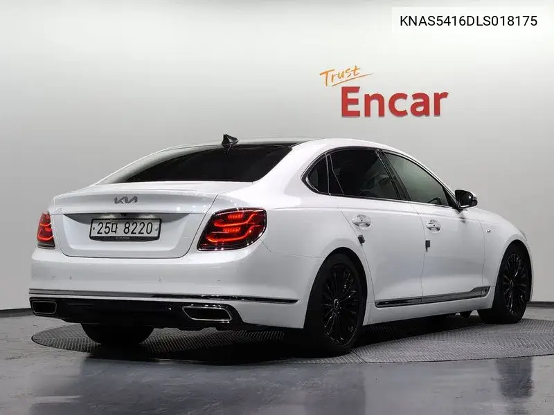 The K9 3.3 T-Gdi Awd Grand Masters VIN: KNAS5416DLS018175 Lot: 39605937