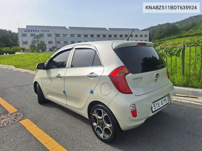 All New Morning Luxury VIN: KNABZ511BDT635924 Lot: 39635817