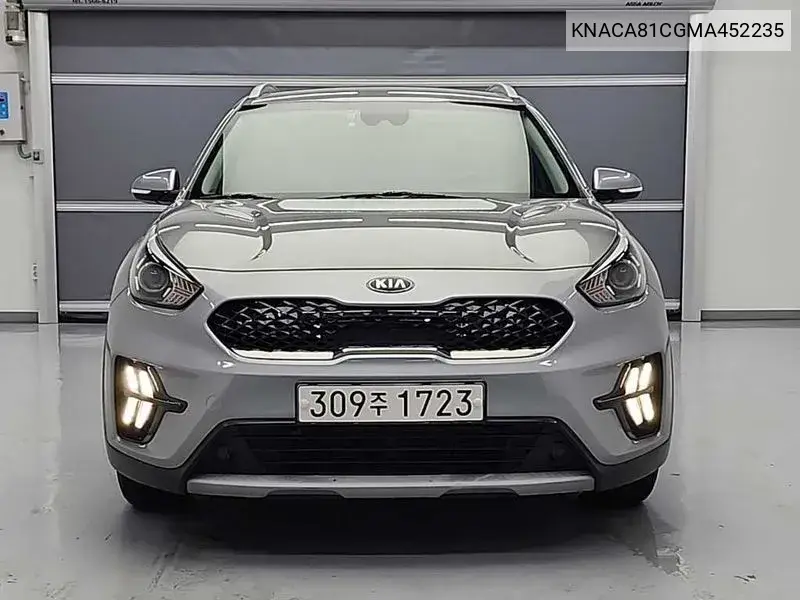The New Niro 1.6 Hev Luxury VIN: KNACA81CGMA452235 Lot: 39977365