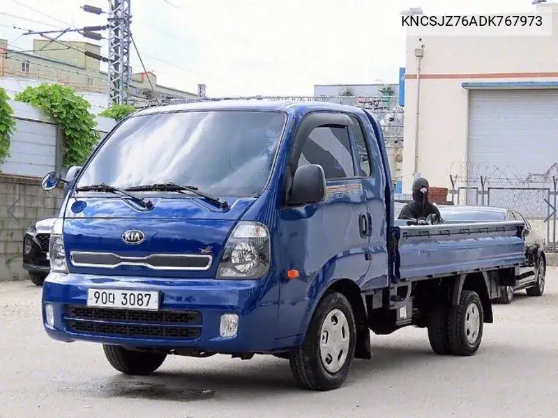 Bongo Iii Cargo (Cargo) Truck 1 Ton King Cap Crdi VIN: KNCSJZ76ADK767973 Lot: 39974688