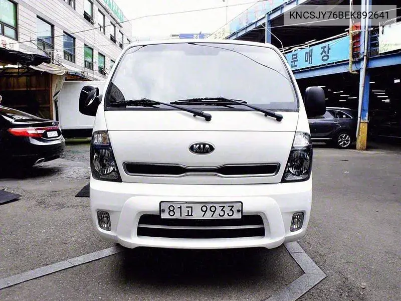 Bongo Iii Cargo (Cargo) Truck 1 Ton Double Cap Crdi VIN: KNCSJY76BEK892641 Lot: 39975867