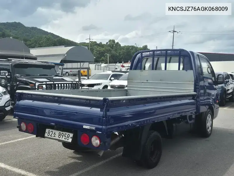Bongo Iii Cargo (Cargo) Truck 1 Ton King Cap Crdi VIN: KNCSJZ76AGK068009 Lot: 39979398