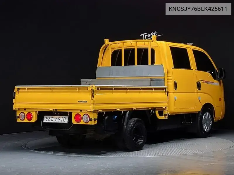 The New Bongo Iii Cargo (Cargo) Truck 1 Ton Double Cap VIN: KNCSJY76BLK425611 Lot: 39966828