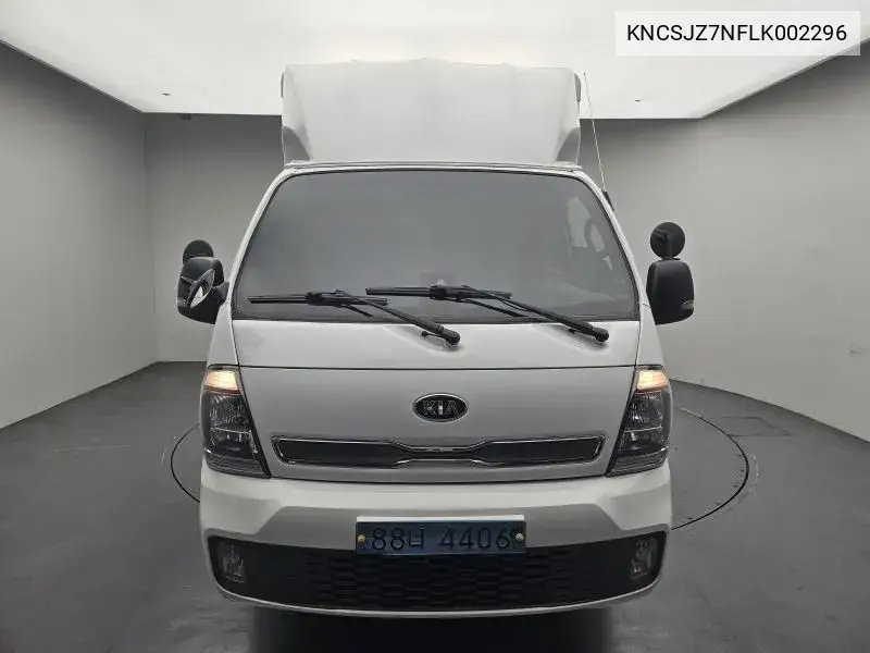 The New Bongo Iii Wing Body Power Gate 1 Ton King Cap Ev VIN: KNCSJZ7NFLK002296 Lot: 39977079