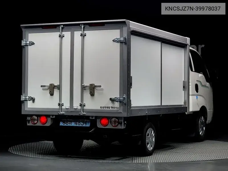 The New Bongo Iii Iii Low Early Tower 1 Ton King Cap Ev VIN: KNCSJZ7N-39978037 Lot: 39978037