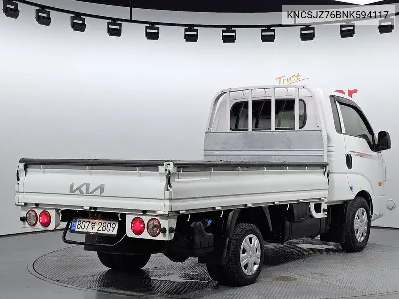 The New Bongo Iii Cargo (Cargo) Truck 1 Ton King Cap VIN: KNCSJZ76BNK594117 Lot: 39979556