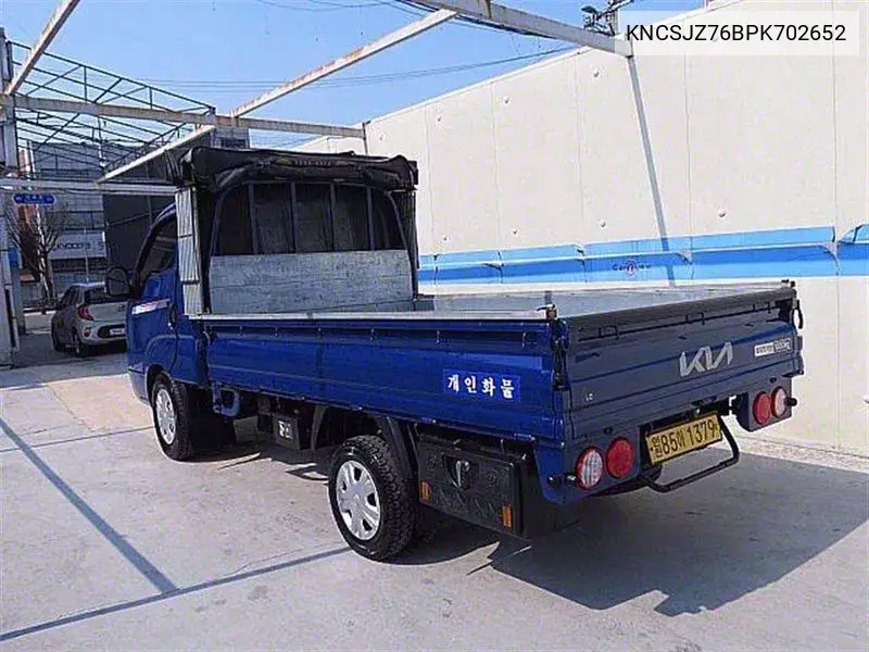 The New Bongo Iii Cargo (Cargo) Truck 1 Ton King Cap VIN: KNCSJZ76BPK702652 Lot: 39643591