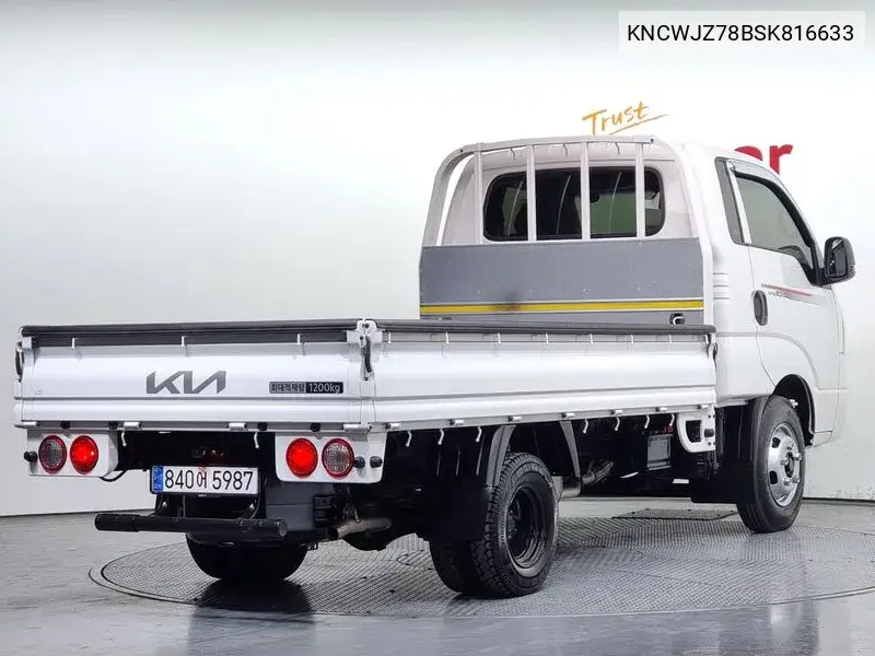 The New Bongo Iii Cargo (Cargo) Truck 1.2 Ton King Cap Lpg VIN: KNCWJZ78BSK816633 Lot: 39630074