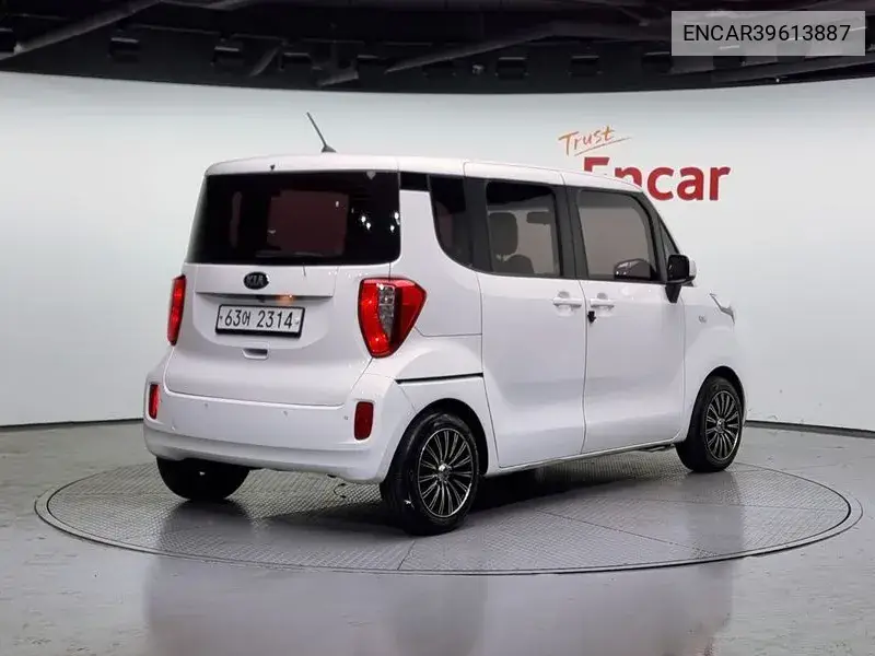 Ray Deluxe VIN: ENCAR39613887 Lot: 39613887