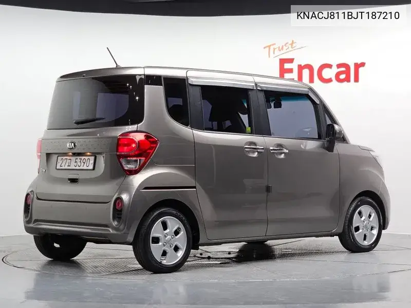 The New Ray Luxury VIN: KNACJ811BJT187210 Lot: 39973079