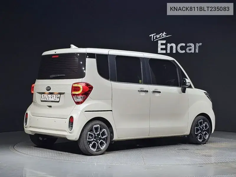 The New Ray Prestige VIN: KNACK811BLT235083 Lot: 39610650
