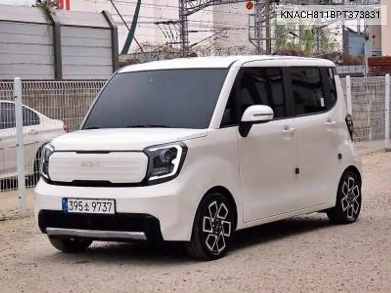 The New Kia Ray Signature VIN: KNACH811BPT373831 Lot: 39981716