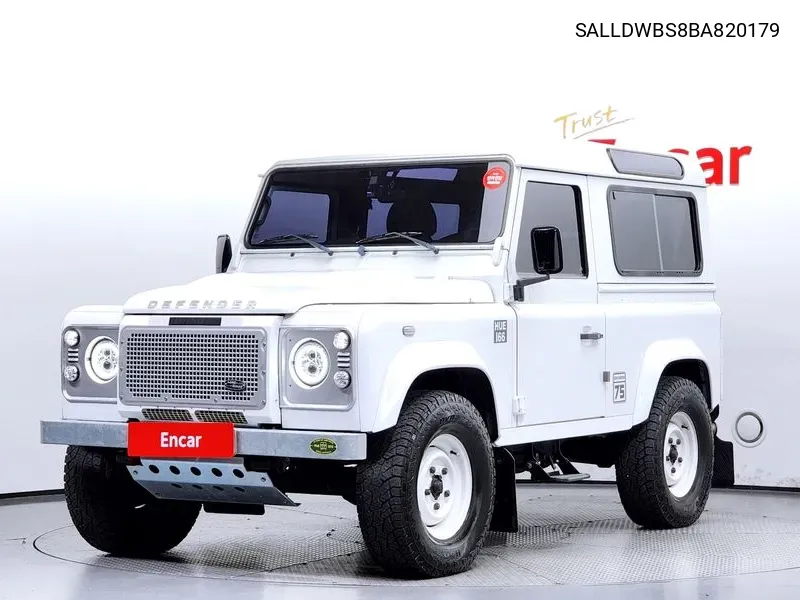 Defender 90 VIN: SALLDWBS8BA820179 Lot: 38570447