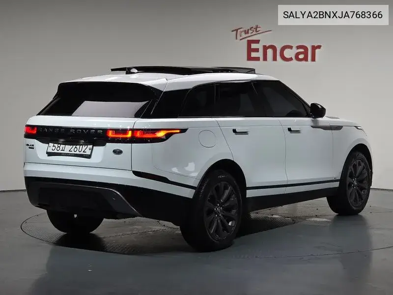 Range Rover Velar 2.0 D240 R-Dynamic Se VIN: SALYA2BNXJA768366 Lot: 39857960