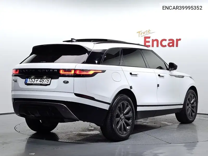Range Rover Velar 2.0 D240 R-Dynamic Se VIN: ENCAR39995352 Lot: 39995352