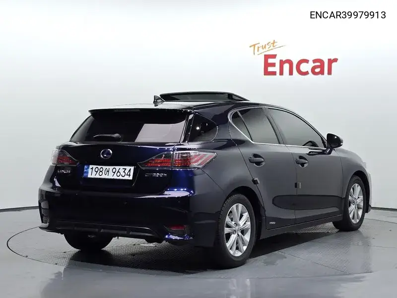 Ct200H 1.8 Supreme Zwa10 VIN: ENCAR39979913 Lot: 39979913