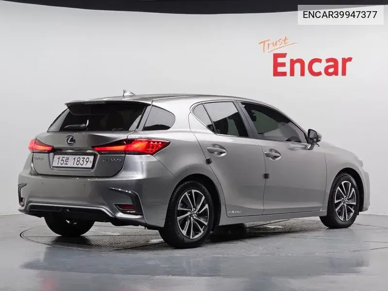 Ct200H 1.8 Supreme Zwa10 VIN: ENCAR39947377 Lot: 39947377