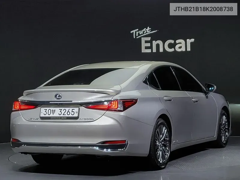 Lexus Es300H 7Th Generation Luxury VIN: JTHB21B18K2008738 Lot: 38087597