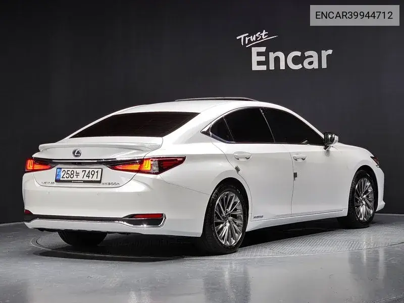 Es300H 7Th Generation Executive VIN: ENCAR39944712 Lot: 39944712