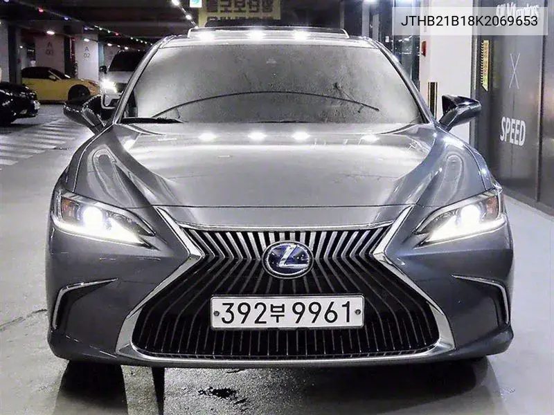 Es300H 7Th Generation Luxury VIN: JTHB21B18K2069653 Lot: 39996359