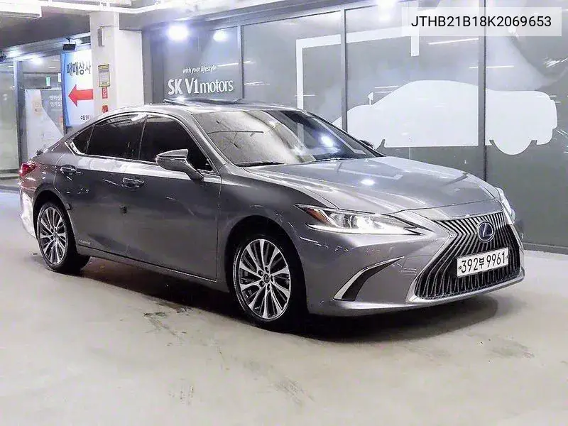 Es300H 7Th Generation Luxury VIN: JTHB21B18K2069653 Lot: 39996359