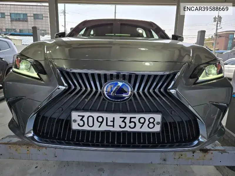 Es300H 7Th Generation Luxury Plus VIN: ENCAR39588669 Lot: 39588669