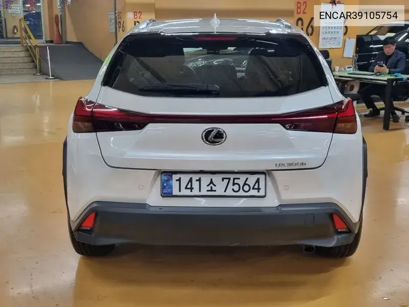 Ux300H 2.0 2Wd VIN: ENCAR39105754 Lot: 39105754