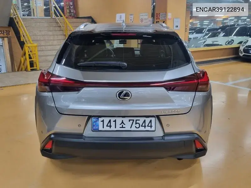 Ux300H 2.0 2Wd VIN: ENCAR39122894 Lot: 39122894