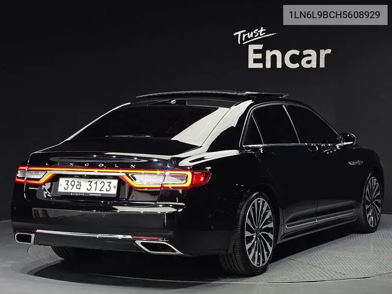 Continental 10Th Generation 3.0 Presidential Awd VIN: 1LN6L9BCH5608929 Lot: 39557174