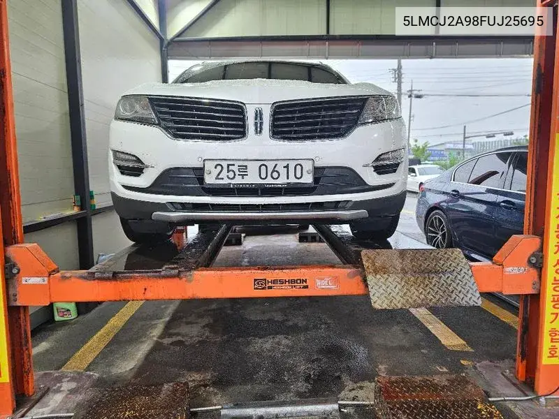 Mkc 2.0 Awd VIN: 5LMCJ2A98FUJ25695 Lot: 40117963