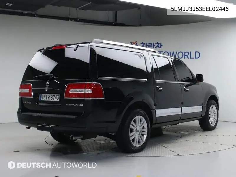 Navigator 5.4L V8 VIN: 5LMJJ3J53EEL02446 Lot: 40157527
