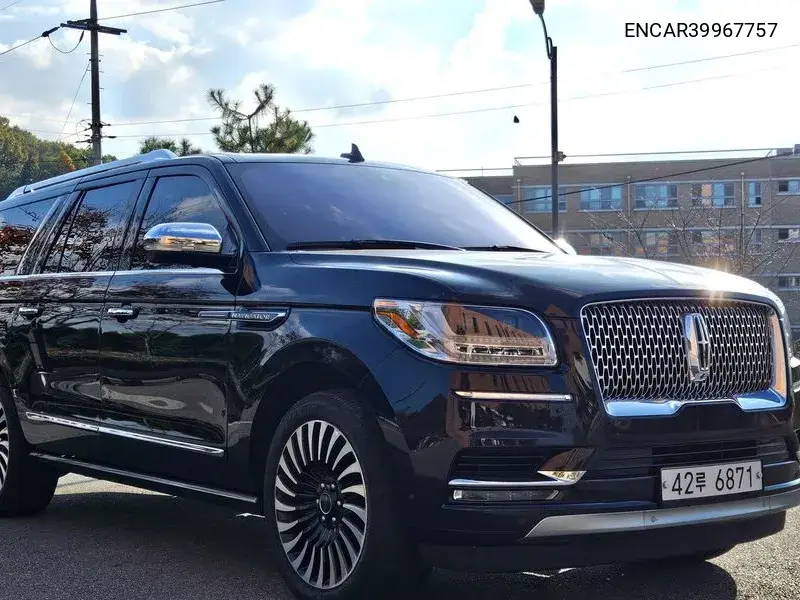Navigator 4Th Generation 3.5L Black Label VIN: ENCAR39967757 Lot: 39967757