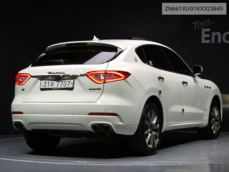Levante 3.0 Awd Gran Russo VIN: ZN661XUG1KX323845 Lot: 39987097