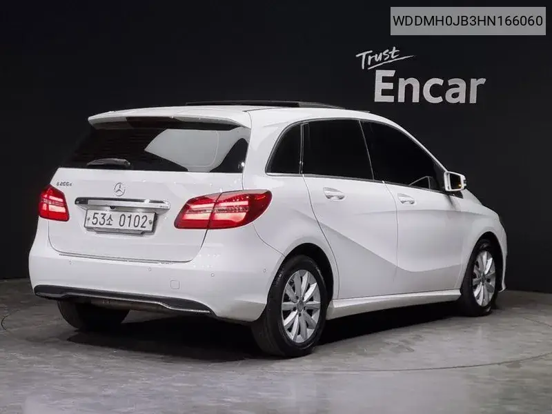 B-Class W246 B200 D VIN: WDDMH0JB3HN166060 Lot: 39525094