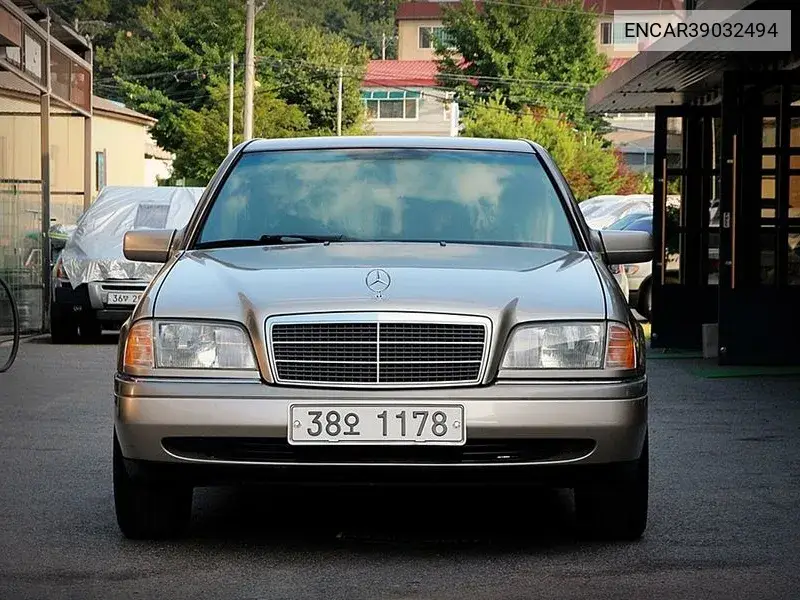 C-Class C220 W202 VIN: ENCAR39032494 Lot: 39032494