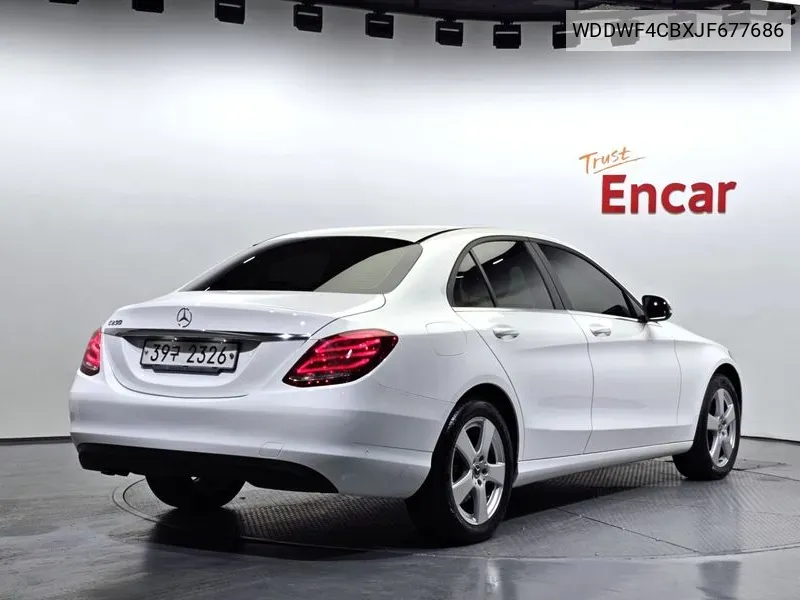 Benz C-Class W205 C200 VIN: WDDWF4CBXJF677686 Lot: 38053043