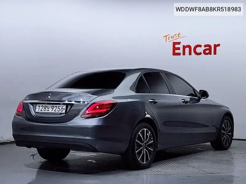 C-Class W205 C200 VIN: WDDWF8AB8KR518983 Lot: 39968906
