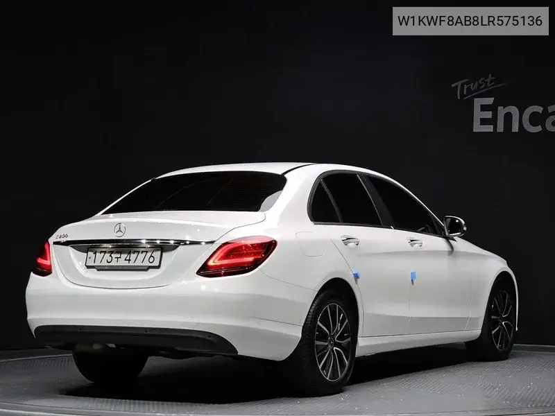 C-Class W205 C200 VIN: W1KWF8AB8LR575136 Lot: 39965096