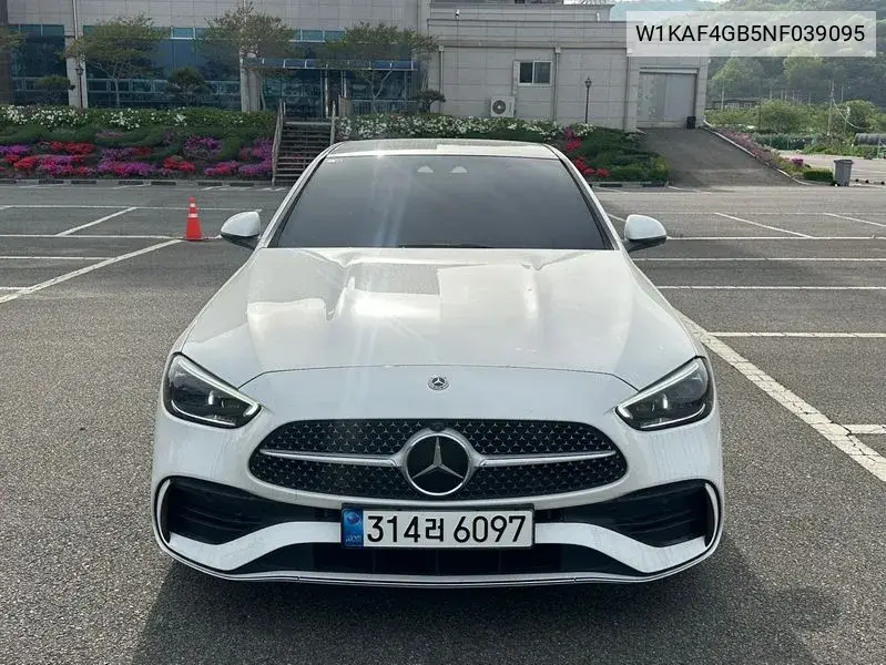 C-Class W206 C300 Amg Line VIN: W1KAF4GB5NF039095 Lot: 39550556