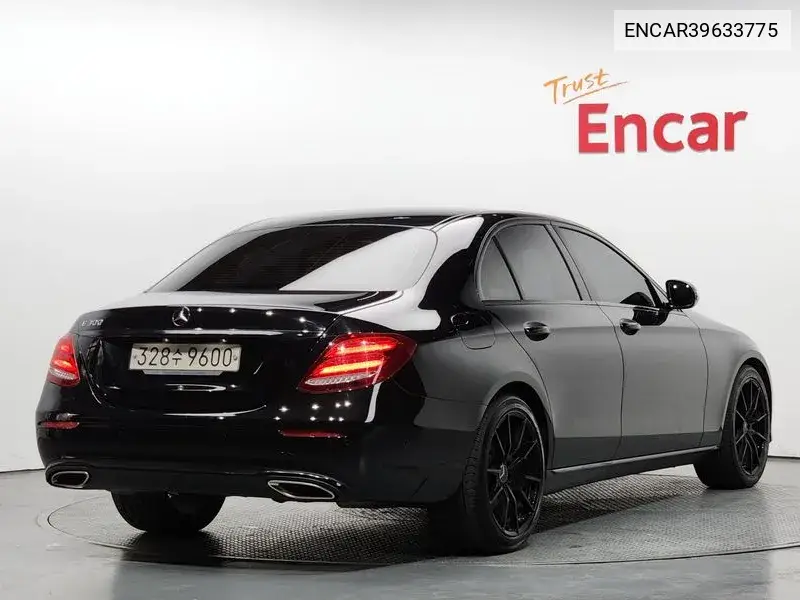 E-Class W213 E200 Avant-Garde VIN: ENCAR39633775 Lot: 39633775