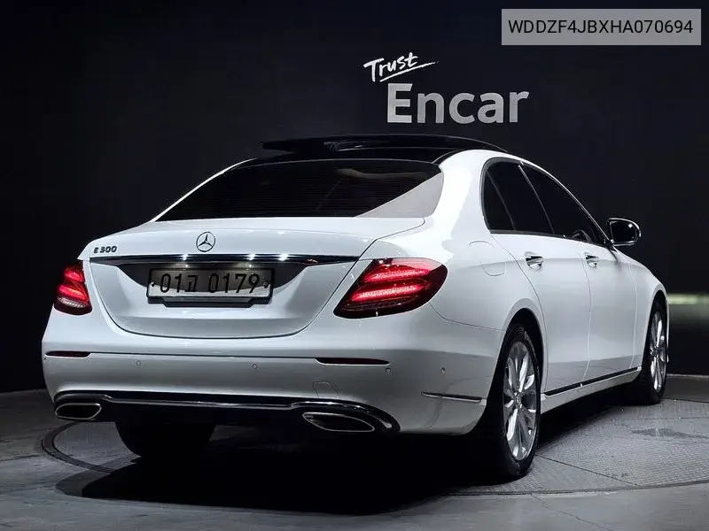 E-Class W213 E300 Exclusive VIN: WDDZF4JBXHA070694 Lot: 39978481