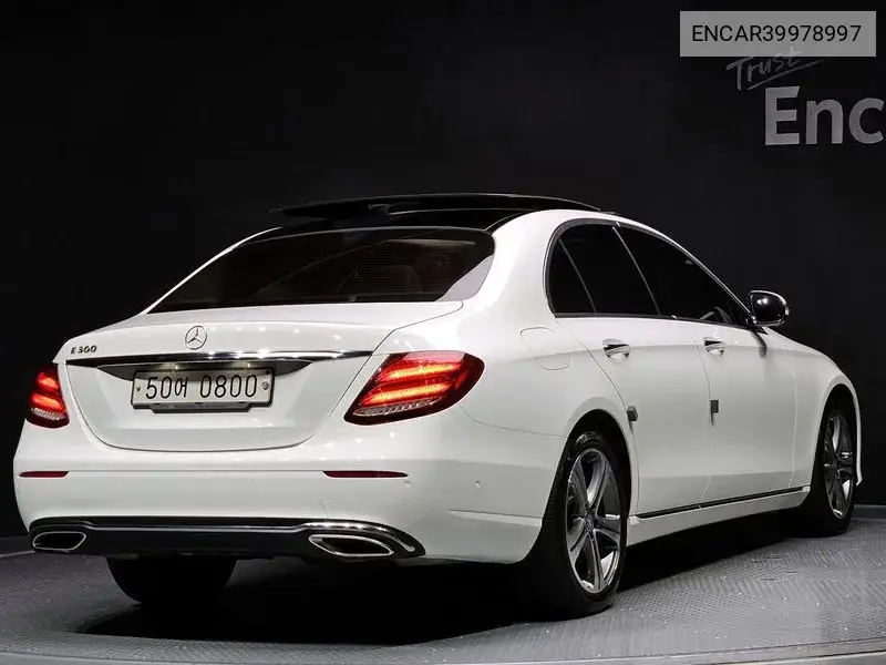 E-Class W213 E300 Avant-Garde VIN: ENCAR39978997 Lot: 39978997