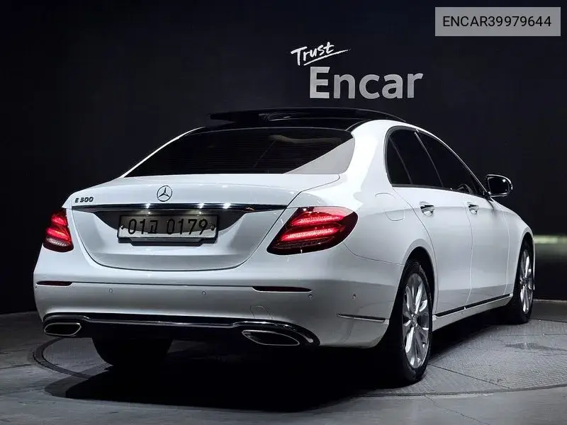 E-Class W213 E300 Exclusive VIN: ENCAR39979644 Lot: 39979644