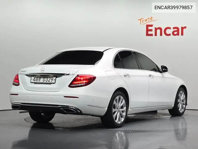E-Class W213 E220D Exclusive VIN: ENCAR39979857 Lot: 39979857