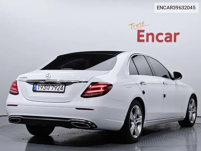 E-Class W213 E220D Avant-Garde VIN: ENCAR39632045 Lot: 39632045