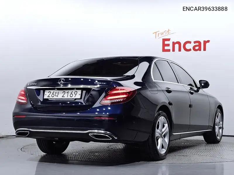 E-Class W213 E220D 4Matic Avant-Garde VIN: ENCAR39633888 Lot: 39633888